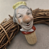 porcelaens-skaenkeprop-graat-haar-lille-gul-hat-gammel-